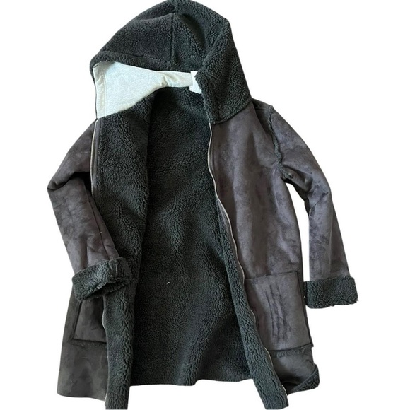 Black faux fur hooded coat with pockets #fauxfur #hoodedcoat - Picture 3 of 7